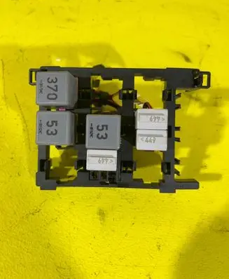 Volkswagen Tiguan Relay mounting block 