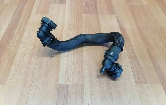 Engine coolant pipe/hose