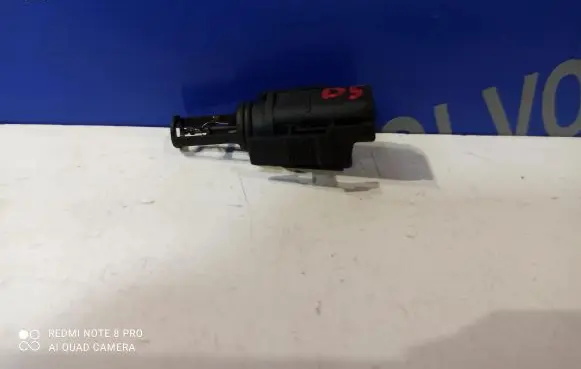 Volvo V70 Oil temperature sensor 9445153