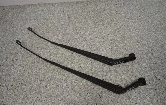 Toyota Avensis T250 Front wiper blade arm 