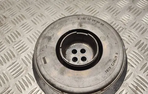 BMW 5 G30 G31 Crankshaft pulley 8679073
