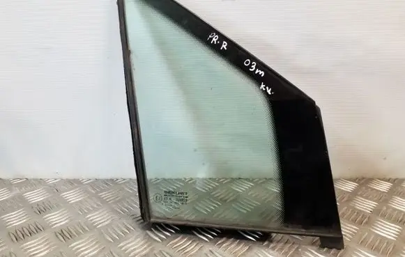 Fiat Ulysse Front door vent window glass four-door 
