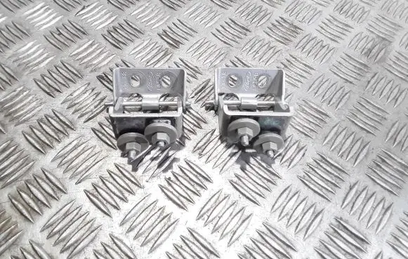 Tailgate/trunk/boot hinge