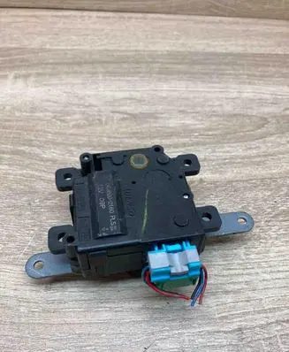 Toyota Verso Air flap motor/actuator 0638002160 L713 WITHPLUG