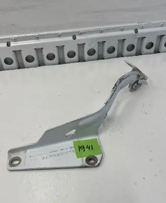 Engine bonnet/hood hinges