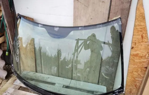 Saab 9-3 Ver2 Front windscreen/windshield window 43R000076