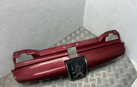 Peugeot 406 Front grill 9616258477 1851485101