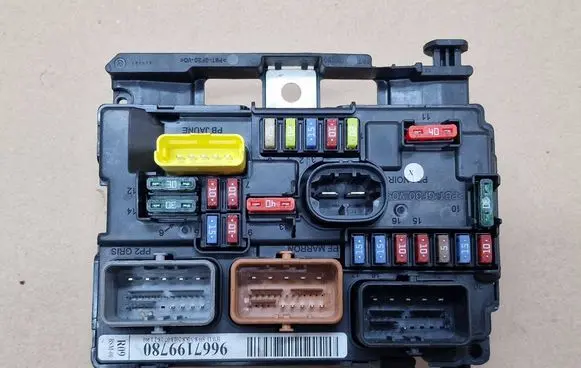 Citroen C3 BSM Control unit 9667199780