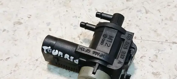 Volkswagen Touareg I Turbo solenoid valve 1K0906283A