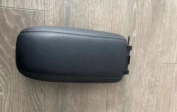 Ford Escape III Armrest DAD