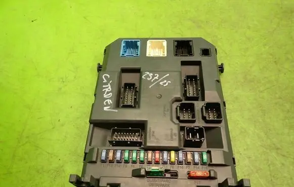 Citroen C3 Fuse module 