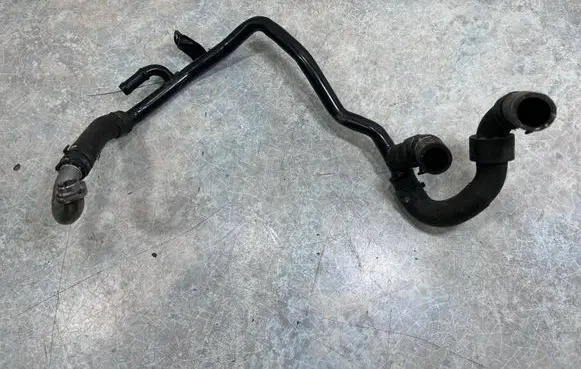 Volkswagen PASSAT B8 Engine coolant pipe/hose 04L121064T