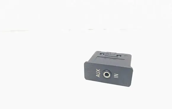 BMW 1 E81 E87 AUX in-socket connector 69330561 61316930561