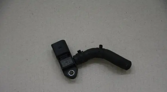 Volkswagen PASSAT CC Exhaust gas pressure sensor 04L906051B