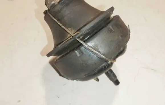 Volvo XC70 Engine mount bracket 9244 F19089