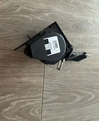 BMW 2 F44 Middle seatbelt (rear) S5748877504