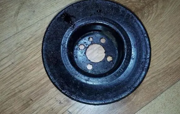 Audi A4 S4 B5 8D Crankshaft pulley 028105253a