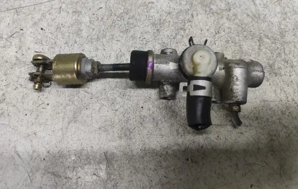 Toyota Avensis Verso Clutch slave cylinder 
