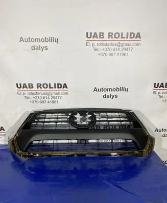 Toyota Hilux VIII Front bumper upper radiator grill 
