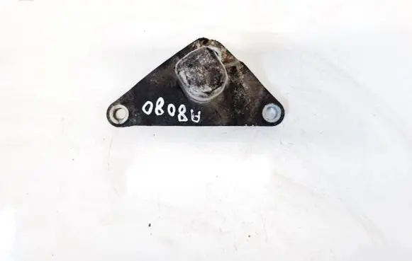 Engine mounting bracket