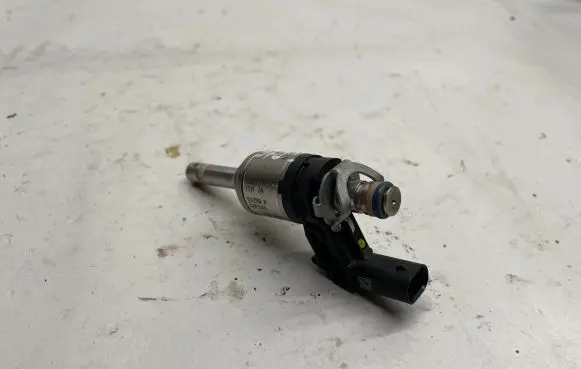 Volkswagen Jetta VII Fuel injector 04E906036AL