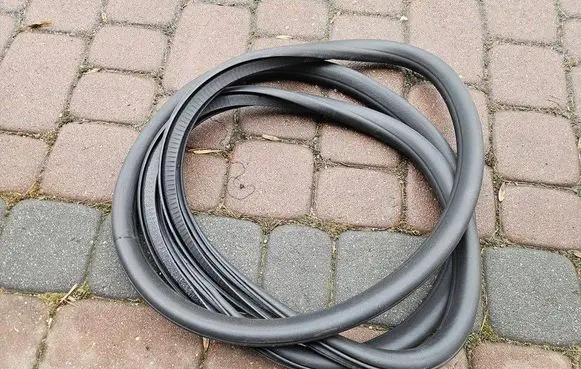 Opel Zafira C Rear door rubber seal (on body) 13260053