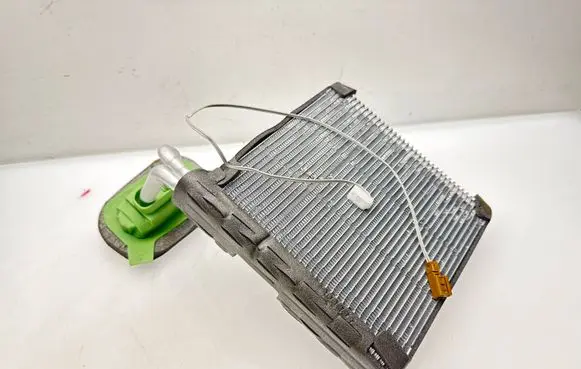 Nissan Juke II F16 Air conditioning (A/C) radiator (interior) T87650C