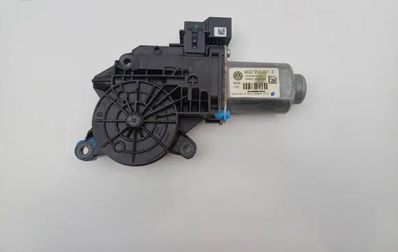 Volkswagen Polo IV 9N3 Front door window regulator motor 6Q2959801E