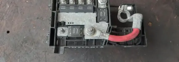 Opel Insignia A Battery relay fuse 13285113