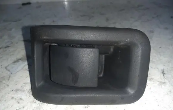 Volvo XC60 Engine bonnet (hood) release handle 30779851
