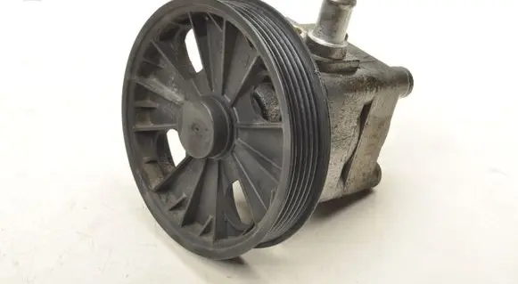Volvo XC90 Power steering pump 30760531