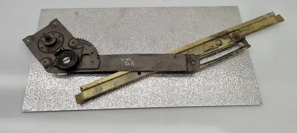 Rear door manual window regulator