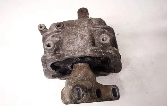 Skoda Octavia Mk2 (1Z) Engine mount bracket 1k0199262