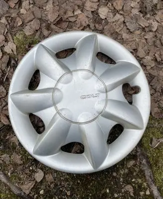 Mitsubishi Colt R13 wheel hub/cap/trim Z0679481