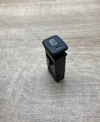 Suzuki XL7 III Windscreen/window heater switch POM2