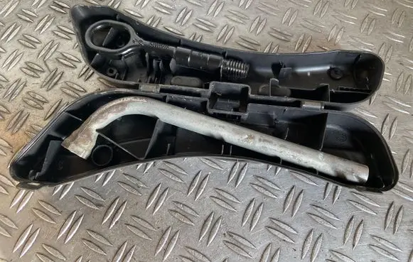 Seat Exeo (3R) Tool box 8E0012111A 8K0805615