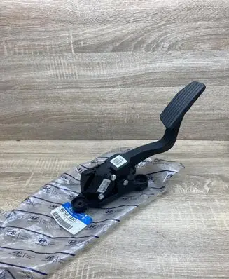 Hyundai Tucson JM Accelerator throttle pedal 327002E301
