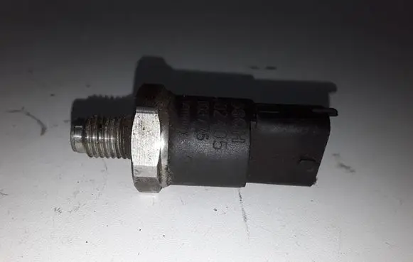 Fuel pressure sensor