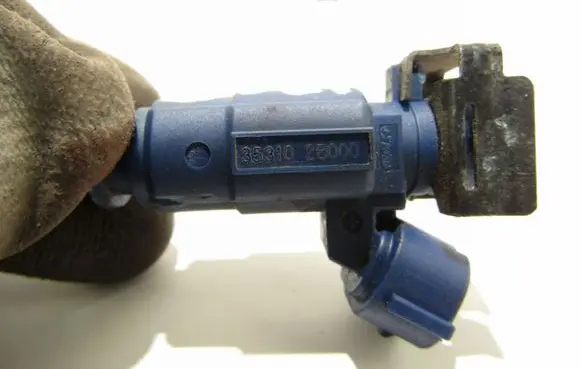 KIA Ceed Fuel injector 353102B000