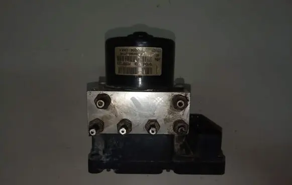Volvo V70 ABS Pump 8671224