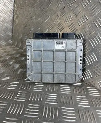 Toyota Avensis T270 Engine control unit/module 8966105C41 MB2754007420