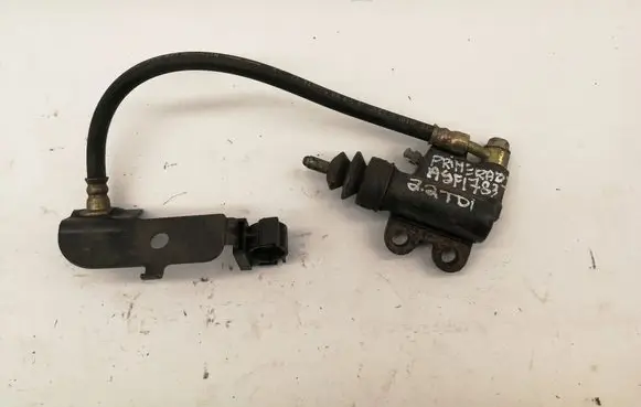 Clutch slave cylinder