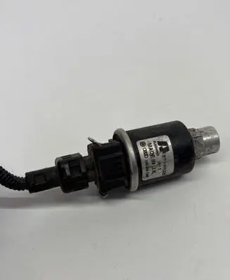 Volkswagen Golf IV Air conditioning (A/C) pressure sensor 1H0959139B
