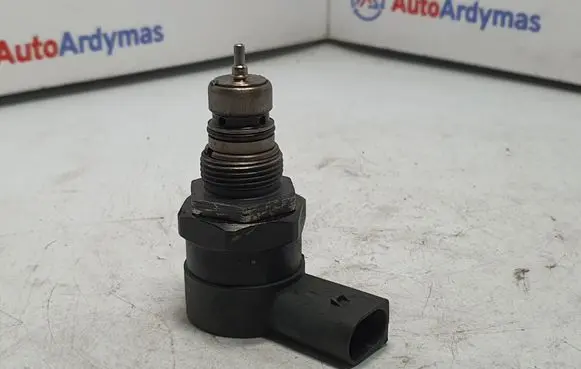 BMW X3 E83 Fuel pressure regulator 0281002481 7805733 13537805733