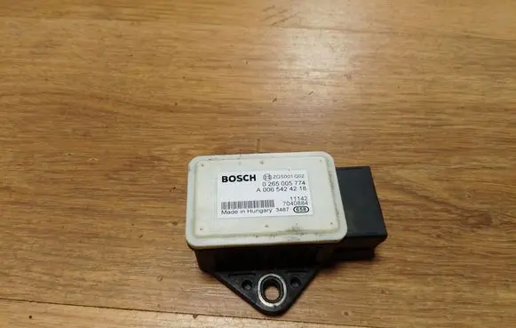 Mercedes-Benz Sprinter W906 ESP acceleration yaw rate sensor A0065424218 0265005774