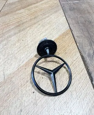 Mercedes-Benz E W211 Manufacturer badge logo/emblem 