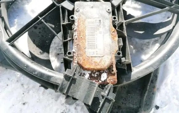 Ford Focus Coolant fan relay 1137328148