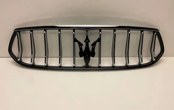 Maserati Quattroporte Front bumper upper radiator grill 670061976 670061975