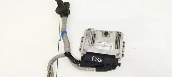 Honda CR-V Engine control unit/module 0281013633