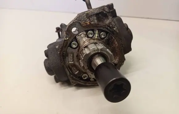 Nissan Pathfinder R51 Fuel injection high pressure pump 16700EC00A HU2940000530